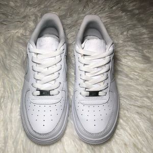 NIKE Air Force 1 low. Size 5y/6.5 women.